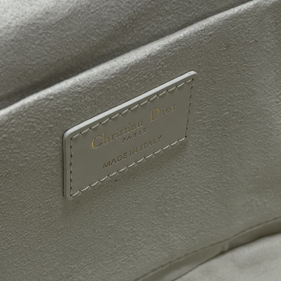 Dior Large White Cosmetic Box Bag - Image 3