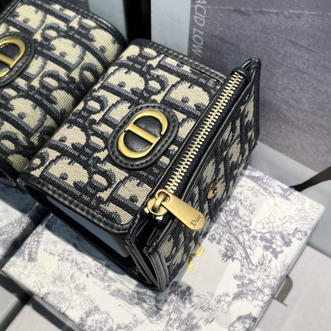 Dior Montaigne Voyageur Small Bag - Image 7