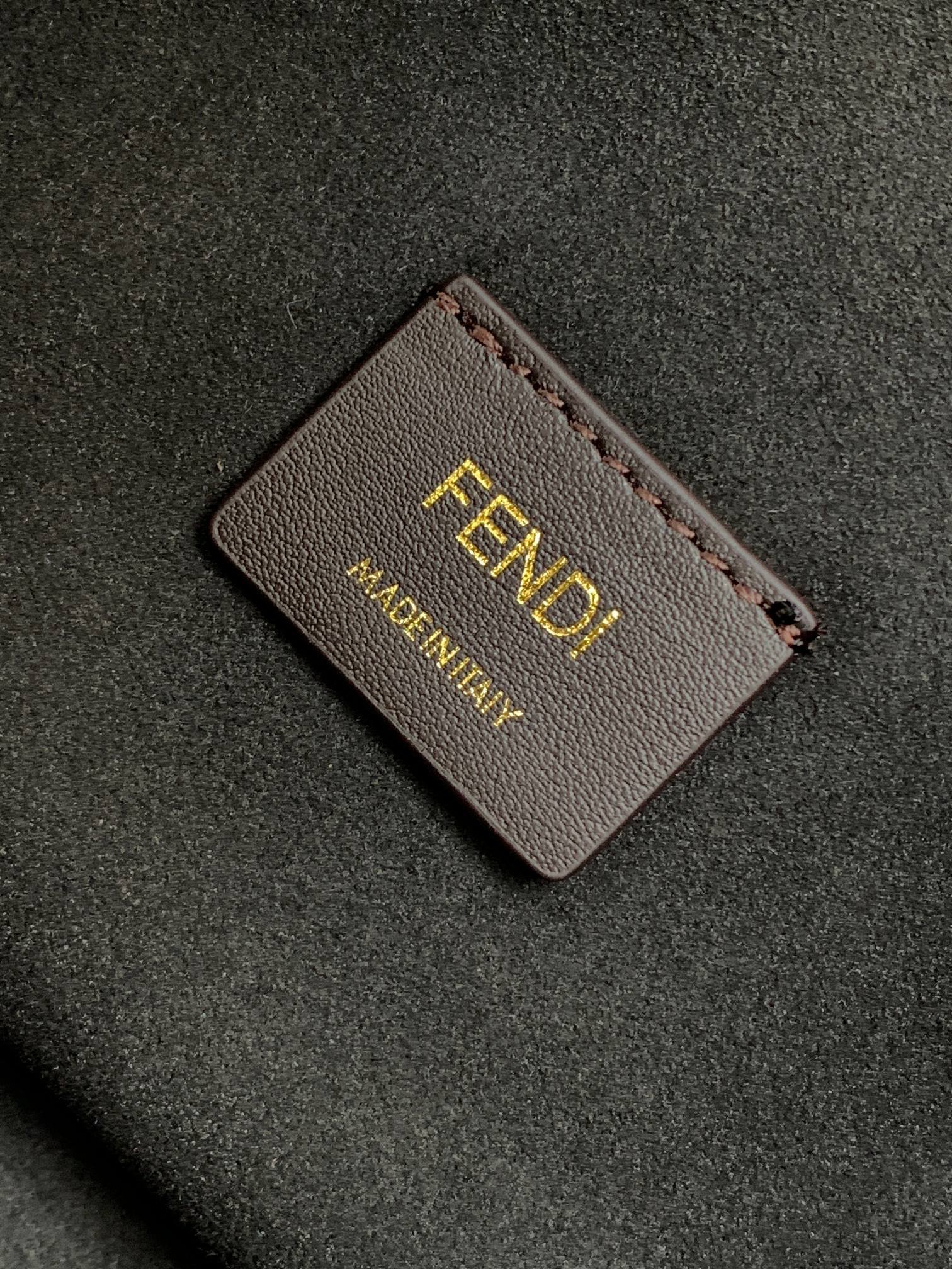 Fendi O'Lock Zip Bag - Image 8