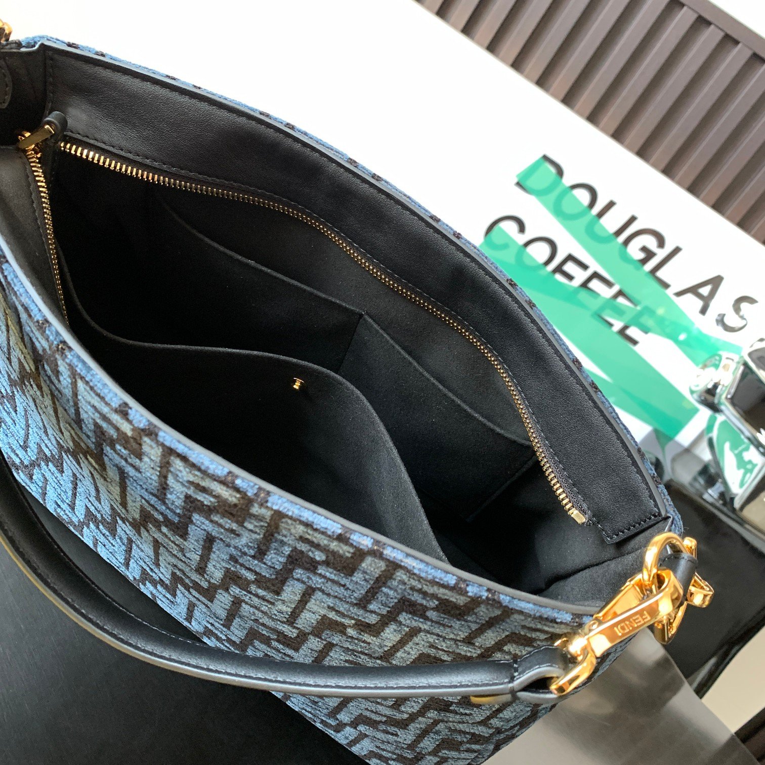 Fendi O'Lock Zip Bag - Image 5