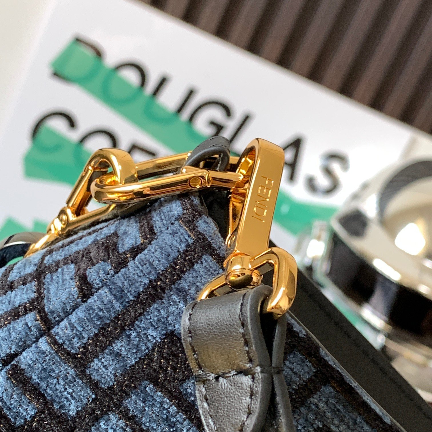 Fendi O'Lock Zip Bag - Image 3