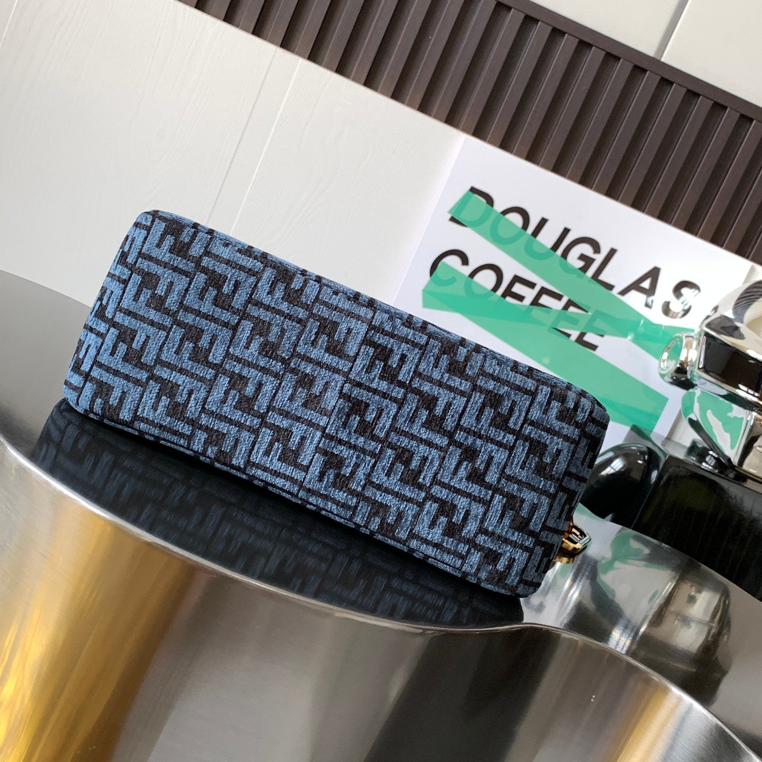 Fendi O'Lock Zip Bag - Image 6