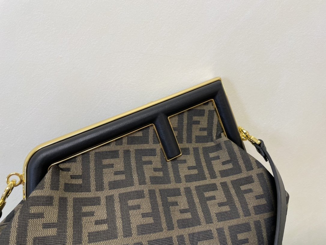 Fendi Large Presbyopia Bag - Image 4