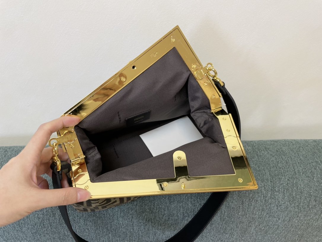 Fendi Large Presbyopia Bag - Image 8