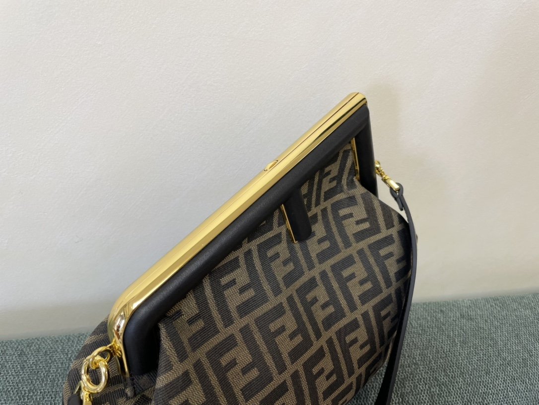 Fendi Large Presbyopia Bag - Image 9
