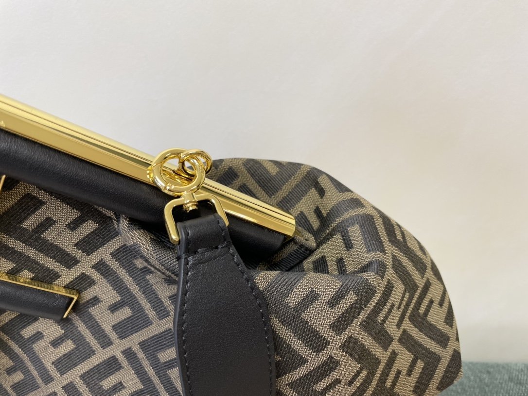 Fendi Large Presbyopia Bag - Image 5