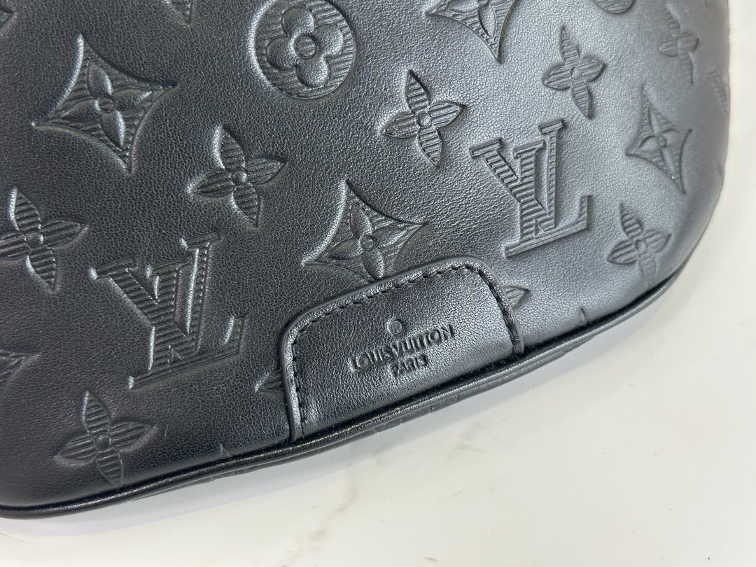 Louis Vuitton Discovery Pack - Image 8