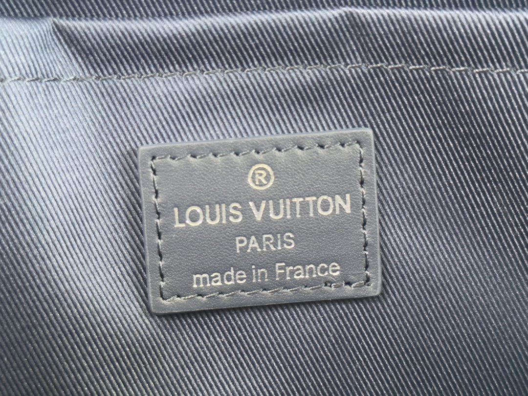 Louis Vuitton Fastline Messenger Bag - Image 9