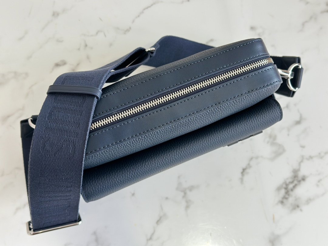 Louis Vuitton Fastline Messenger Bag - Image 5