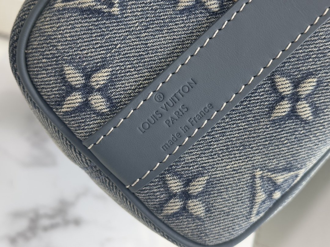 Louis Vuitton Keepall Bandoulière 25Handbag - Image 5