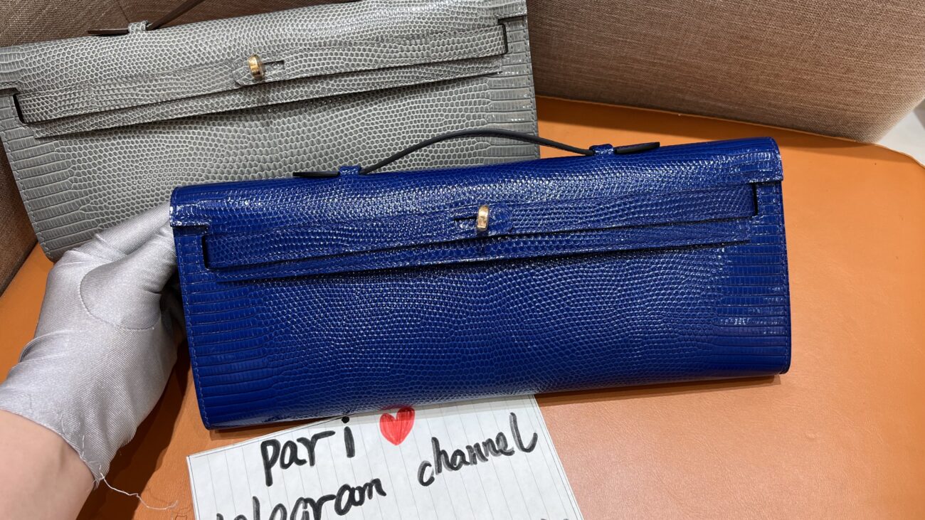 Kelly Cut 31 in Blue Lizard