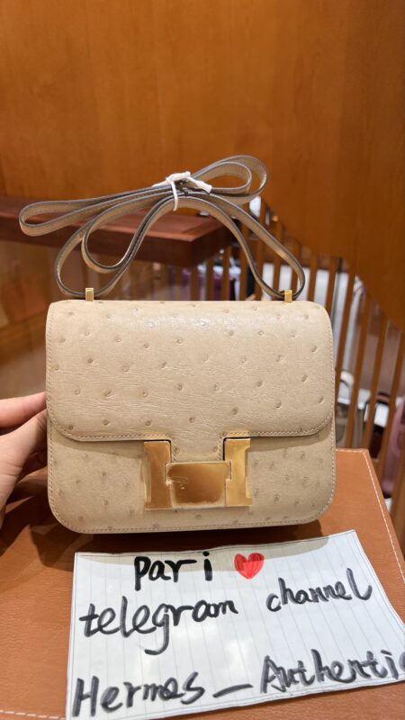 Constance 18 in Craie Ostrich GHW