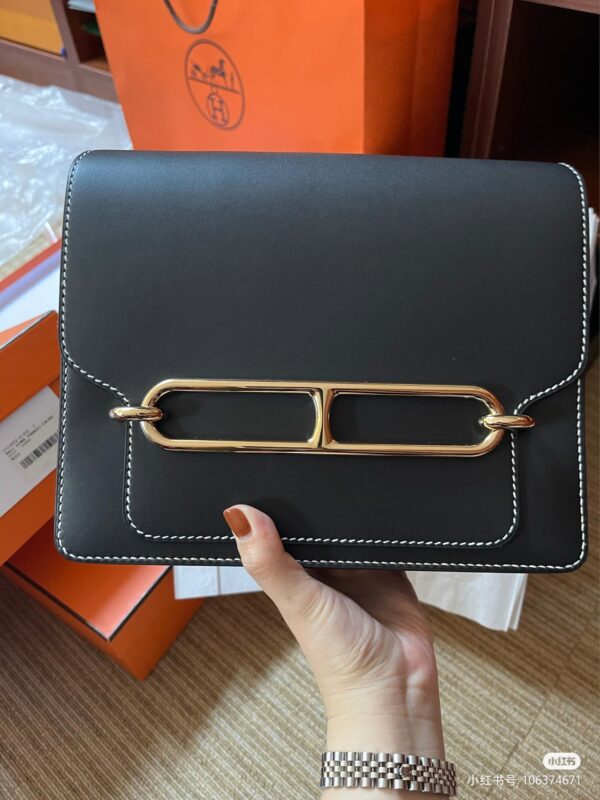 Roulis 23 in Black Swift