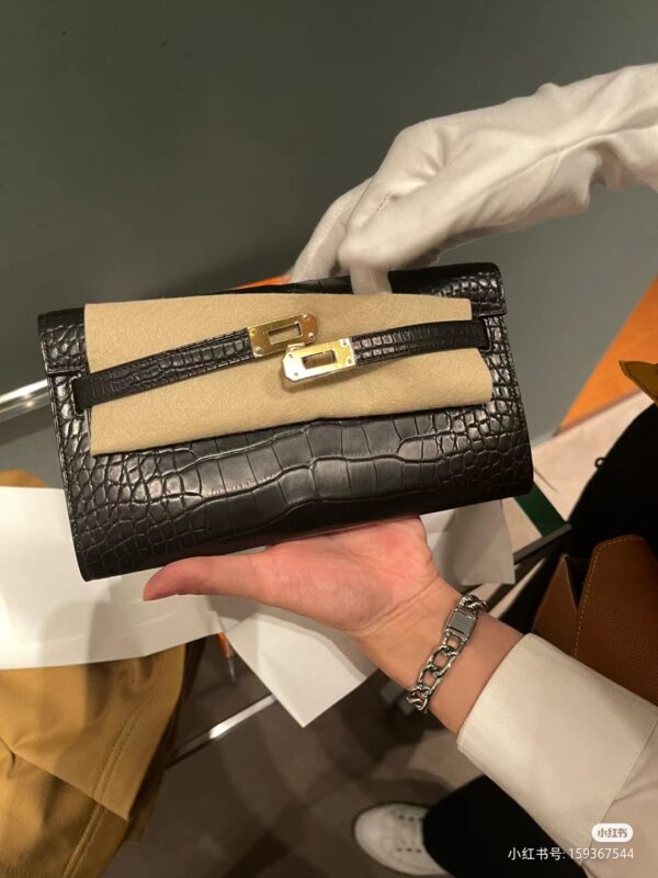 Kelly To Go in Noir Matte Crocodile