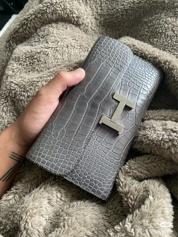 Constance To Go Long Wallet in Graphite Matte Crocodile