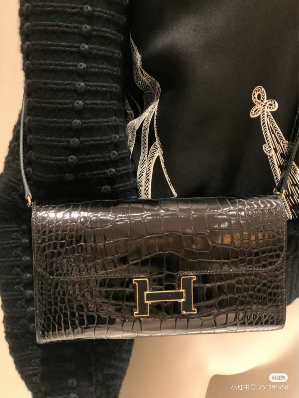 Constance To Go Long Wallet in Noir Shiny Crocodile