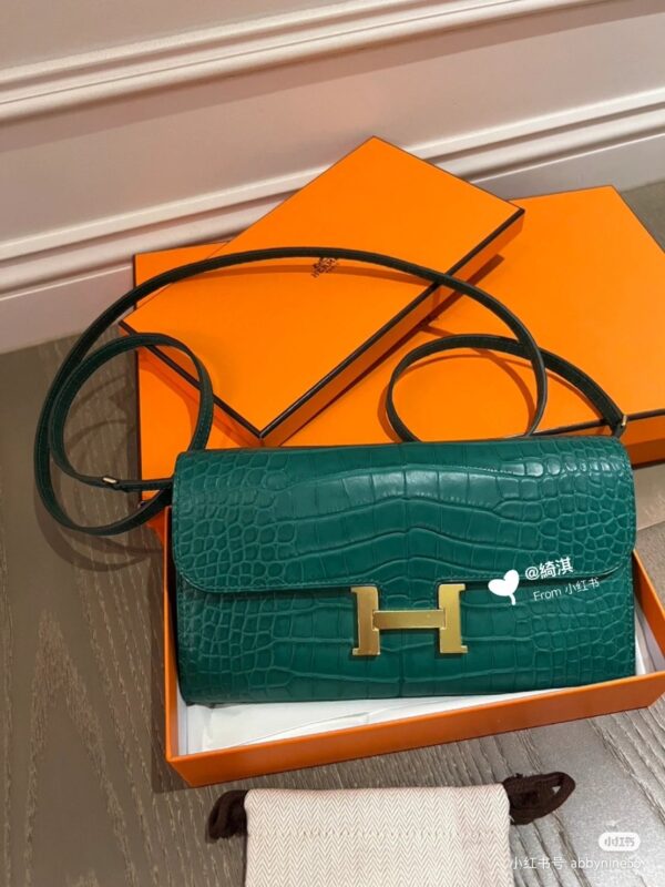 Constance Long To Go Wallet in Matte Crocodile