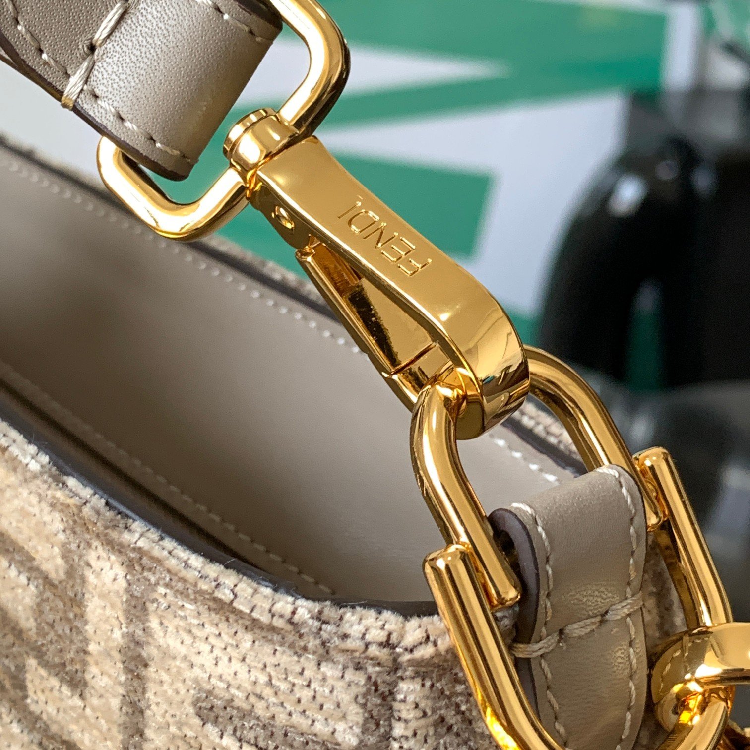 Fendi O'Lock Zip Bag - Image 8