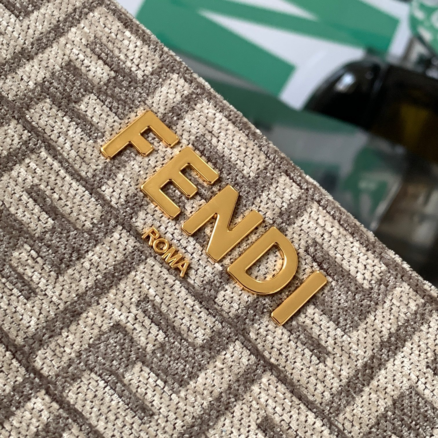 Fendi O'Lock Zip Bag - Image 4