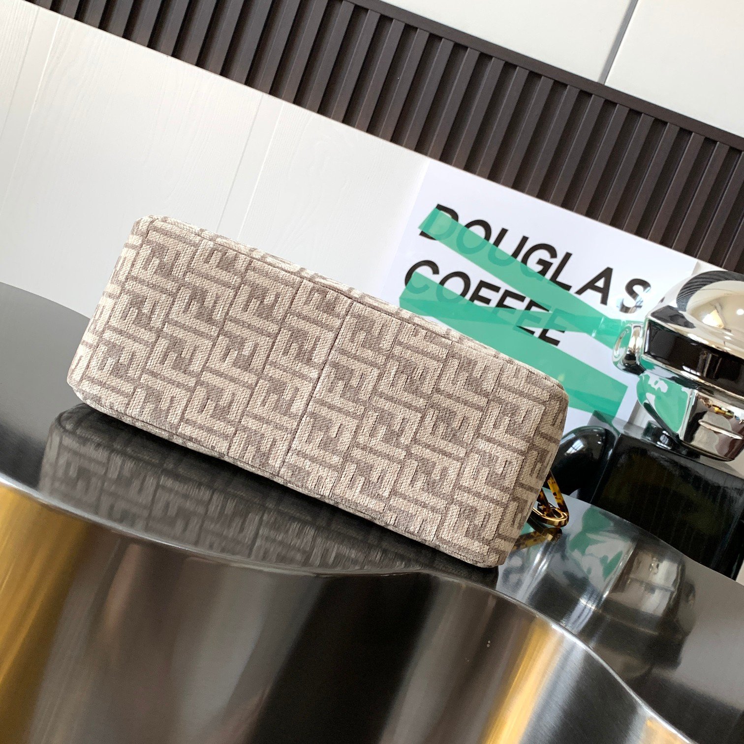 Fendi O'Lock Zip Bag - Image 9