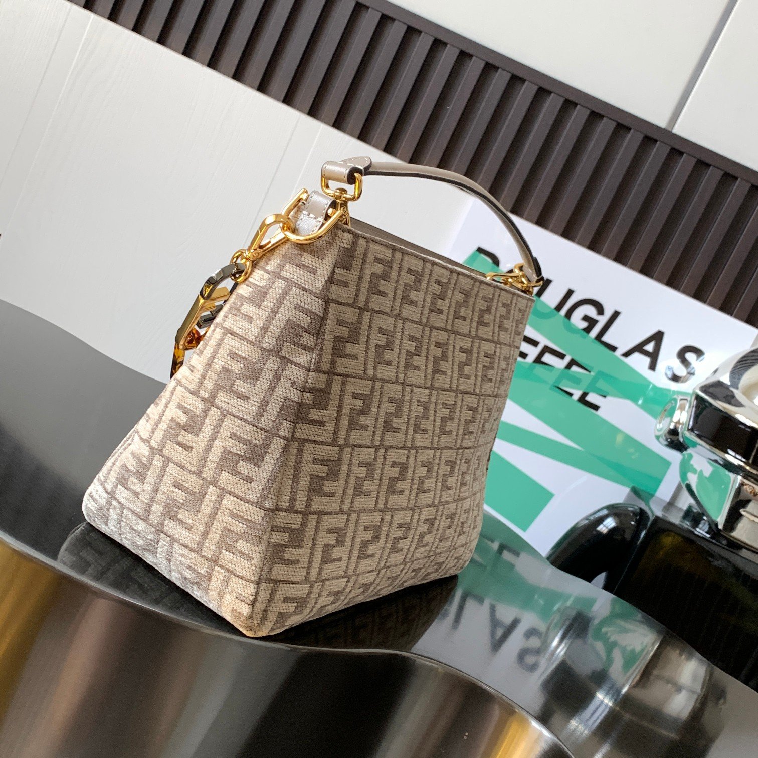 Fendi O'Lock Zip Bag - Image 6