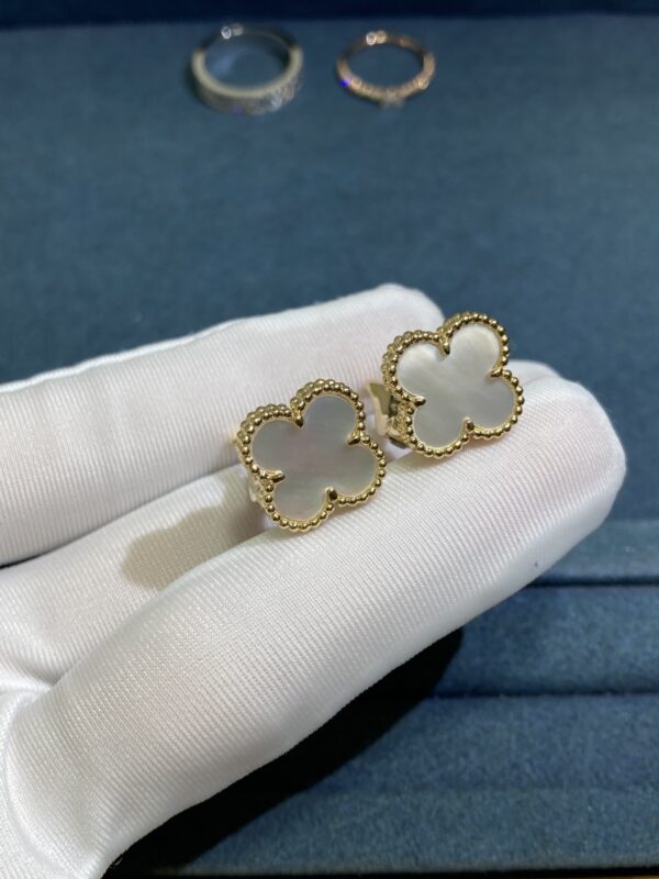Van Cleef&Arpel Medium White Shell Clover Ear Patches, Gold