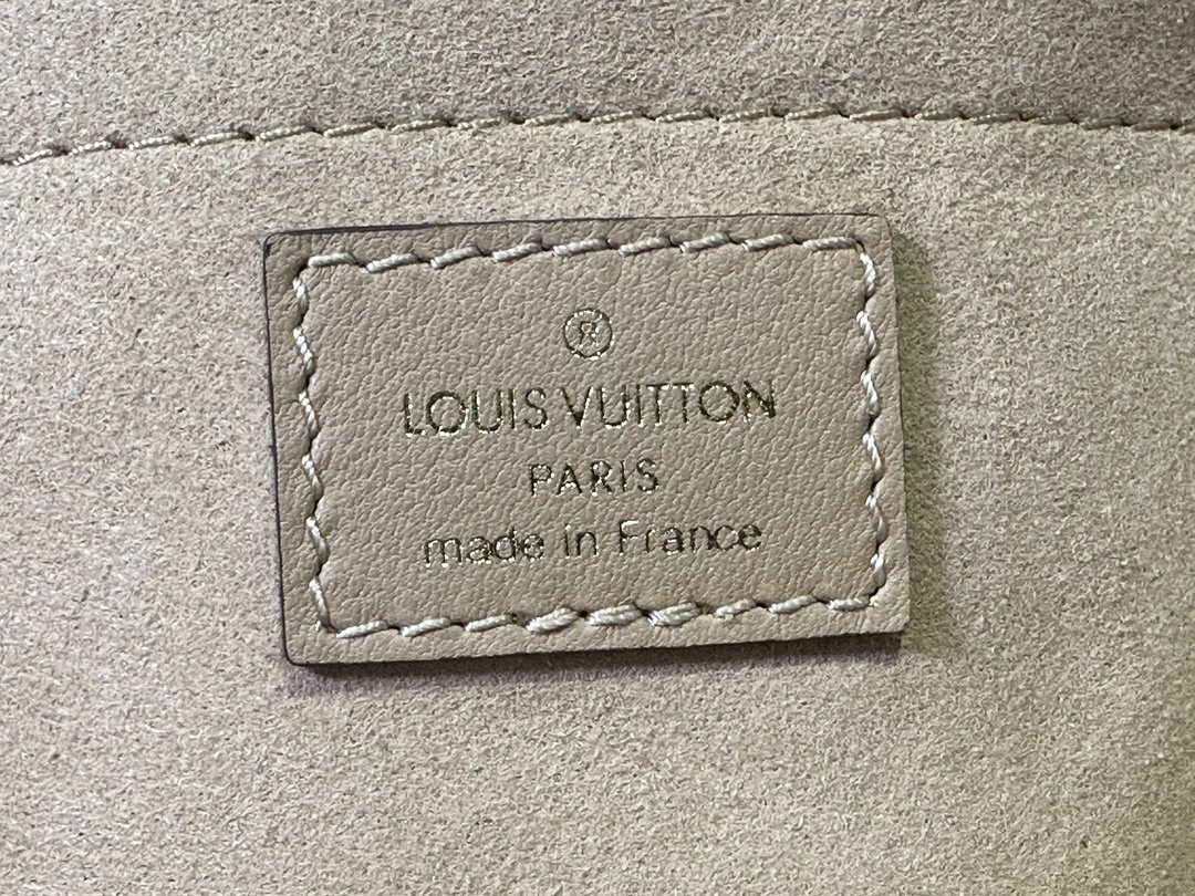 Louis Vuitton On My Side Medium Handbag - Image 3