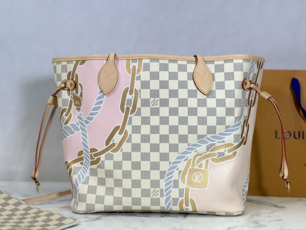 Louis Vuitton Neverfull Medium Handbag