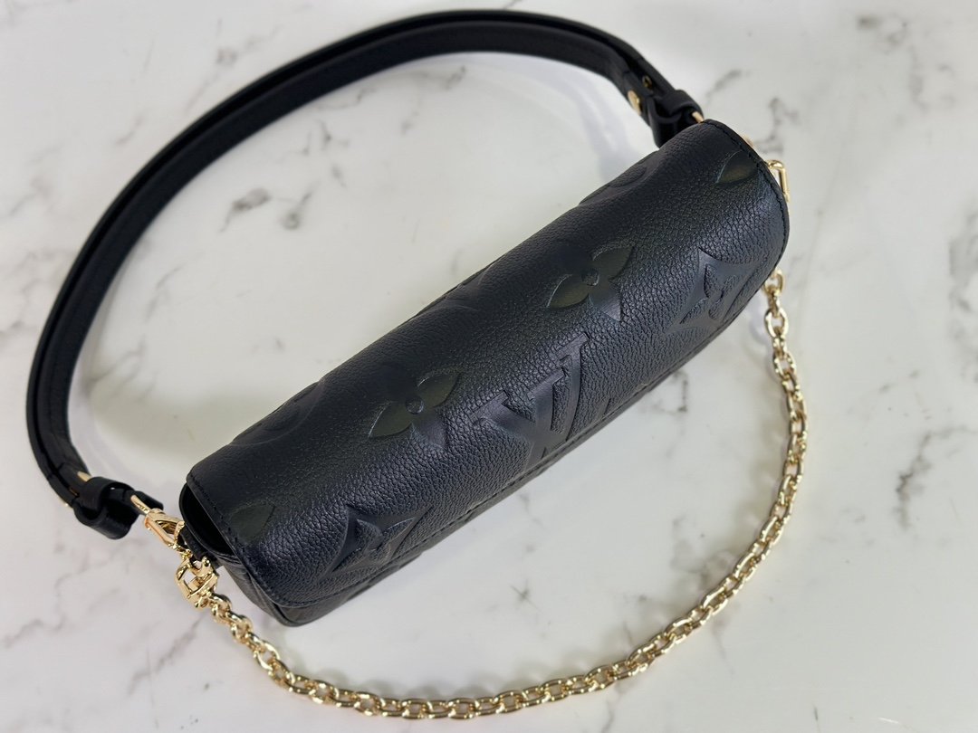 Louis Vuitton WOC Handbag - Image 4