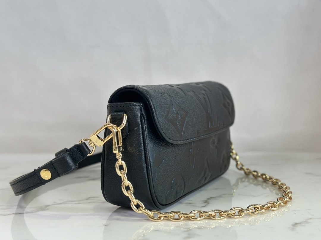 Louis Vuitton WOC Handbag - Image 3