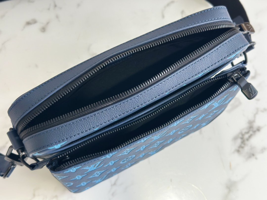 Louis Vuitton Trio Messenger Bag - Image 8