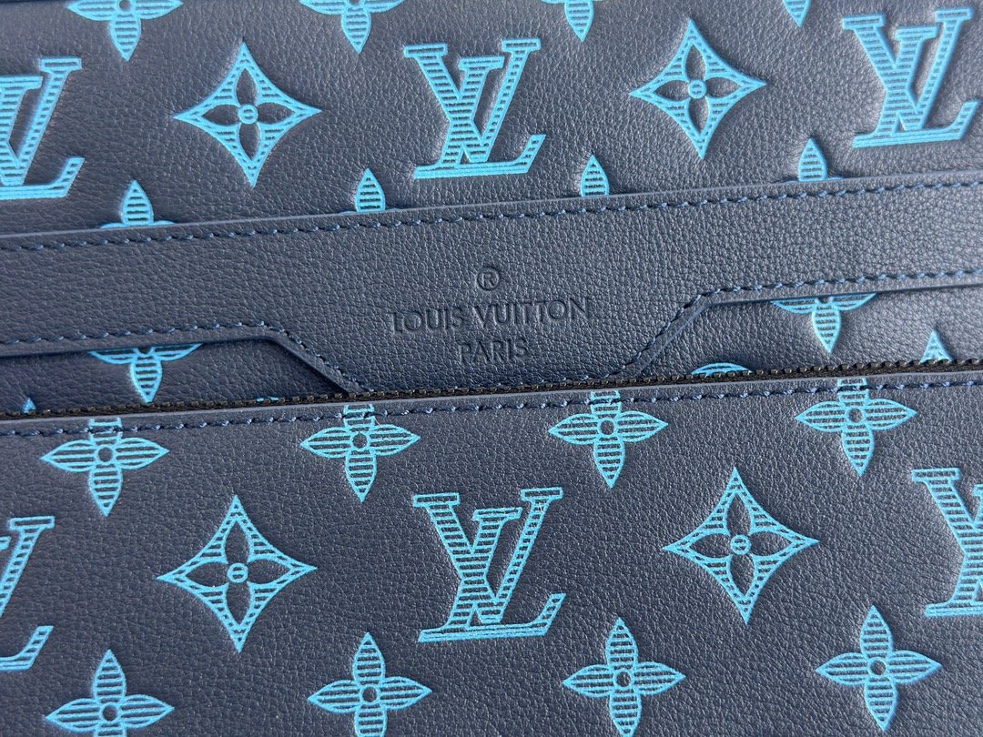 Louis Vuitton Trio Messenger Bag - Image 9