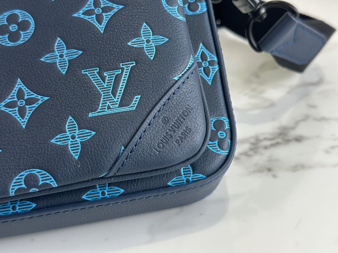 Louis Vuitton Trio Messenger Bag - Image 6