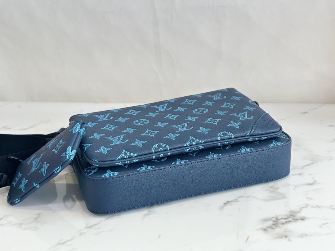 Louis Vuitton Trio Messenger Bag - Image 4