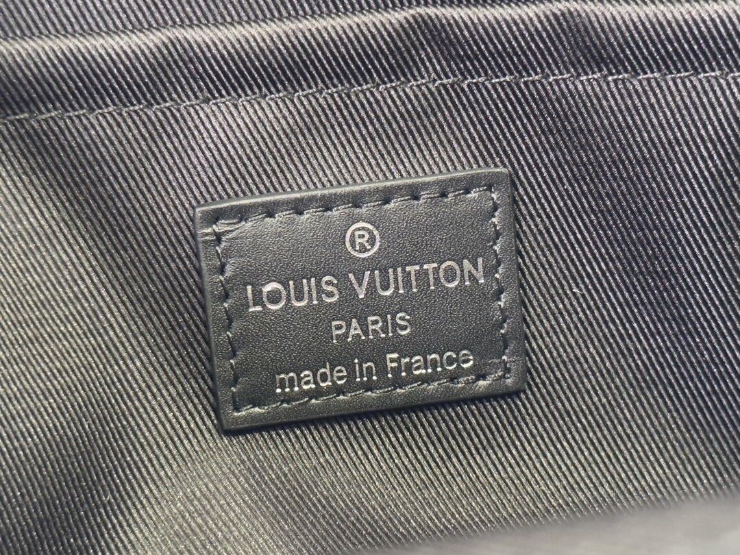 Louis Vuitton Messenger Bag - Image 5