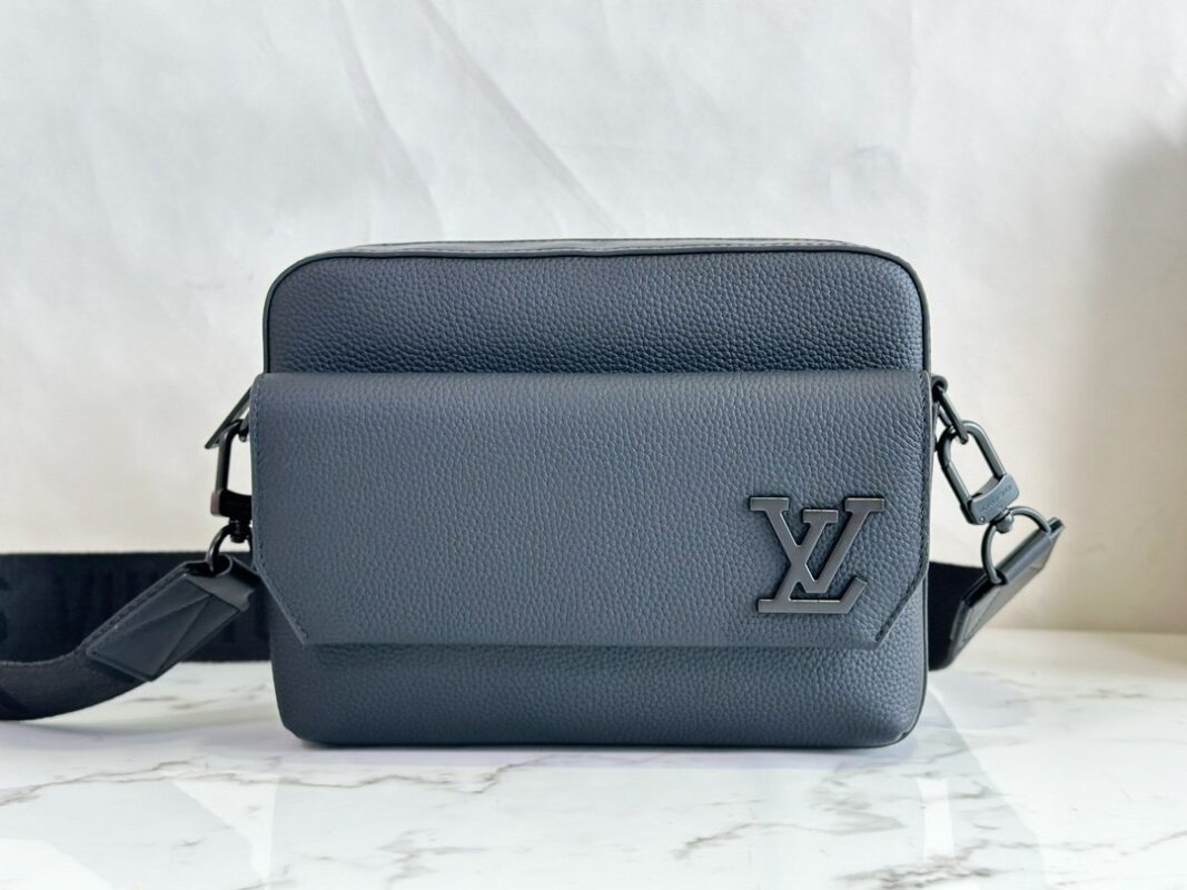 Louis Vuitton Messenger Bag