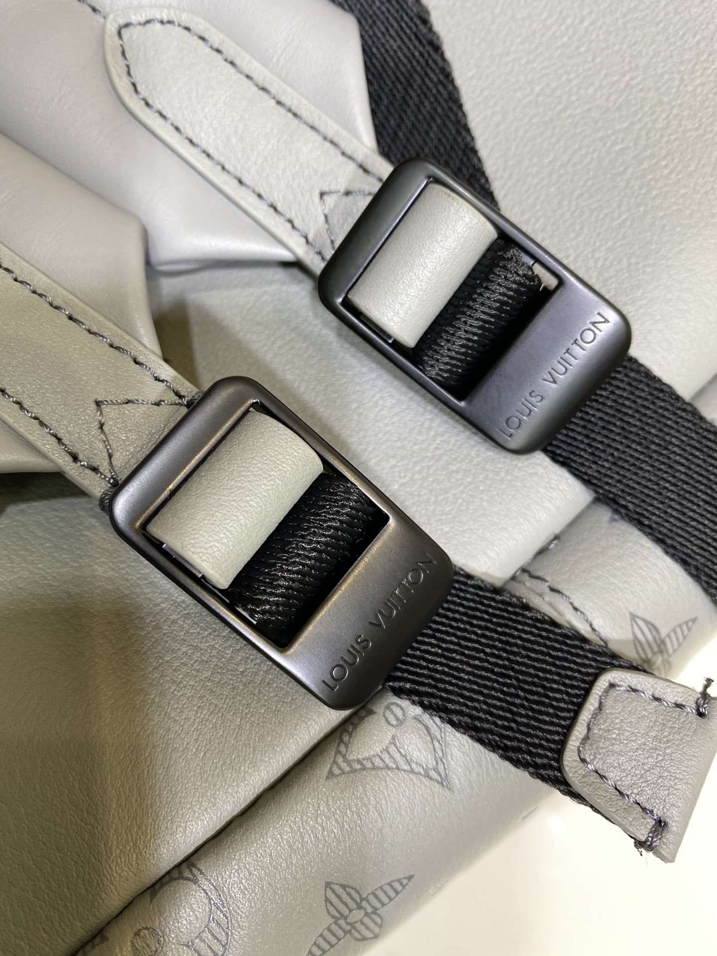 Louis Vuitton Discovery Backpack - Image 4