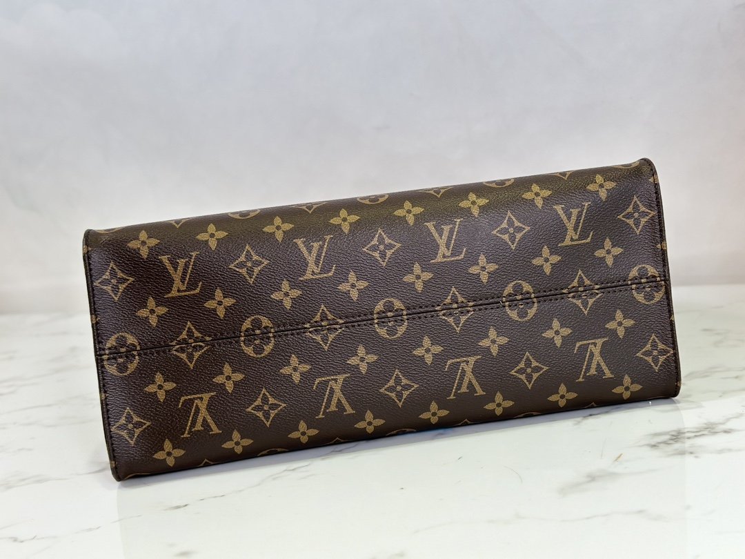 Louis Vuitton Onthego Medium Handbag - Image 4