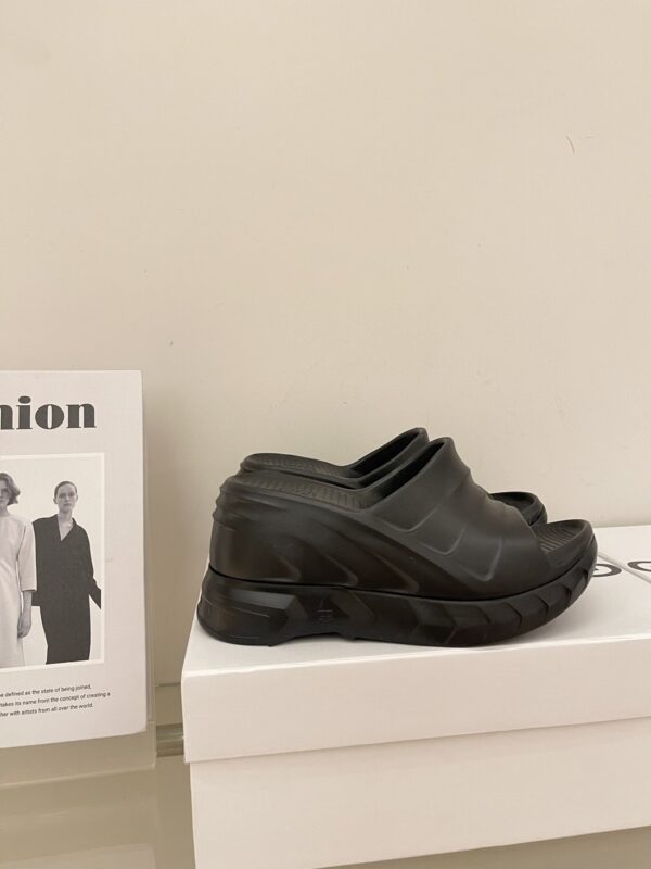 Givenchy 2023 Thick Bottom Wedge Sandals