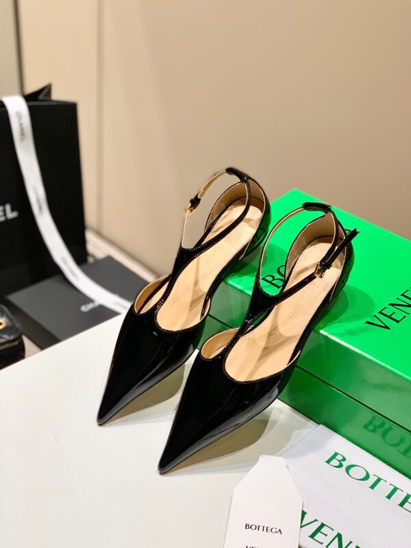 Bottega Veneta Latest T-strap Medieval Pointed Sandals