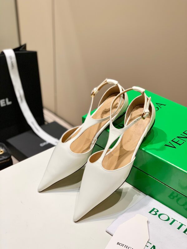 Bottega Veneta Latest T-strap Medieval Pointed Sandals