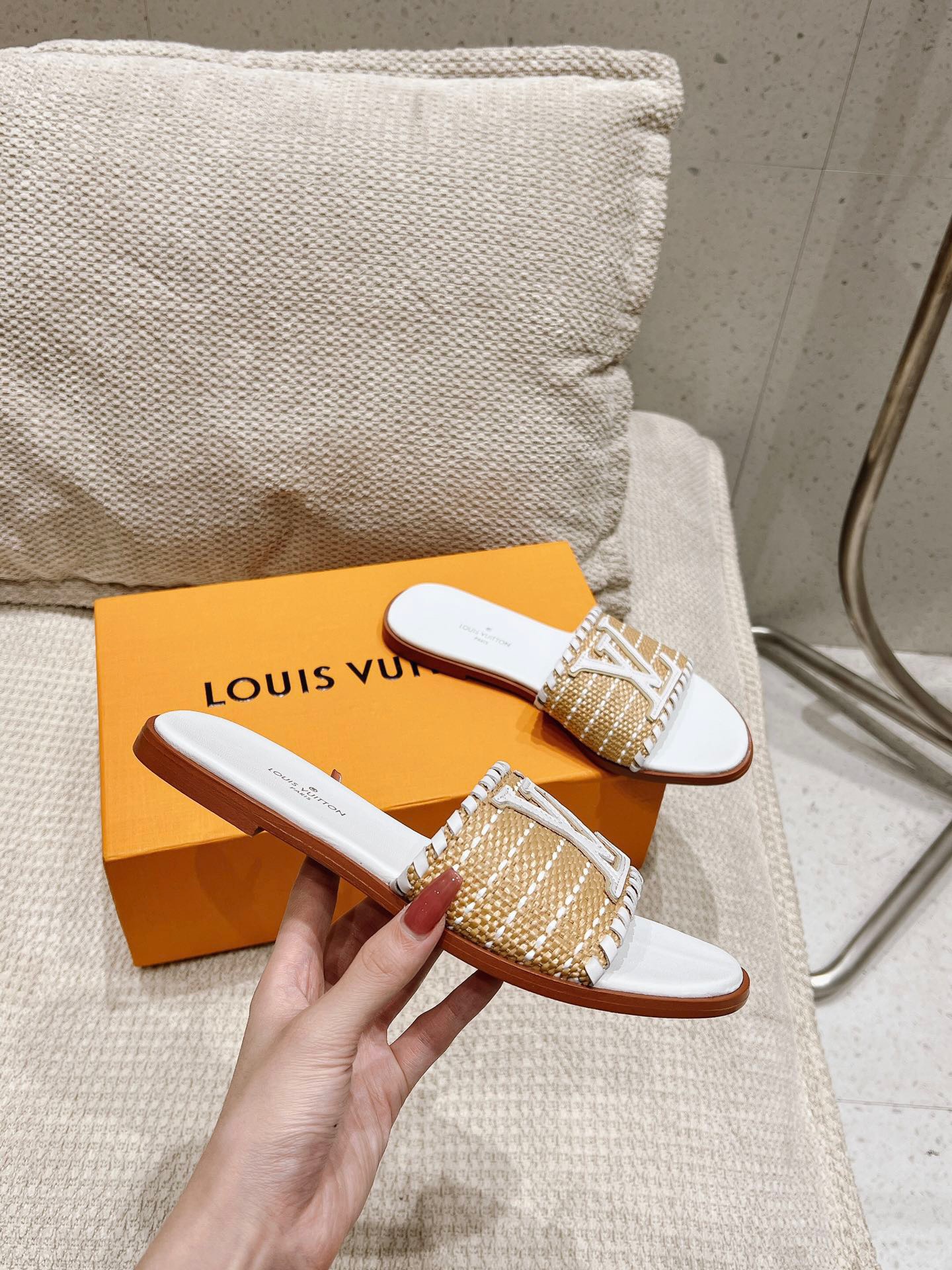 Louis Vuitton New Straw Sandals - Image 5