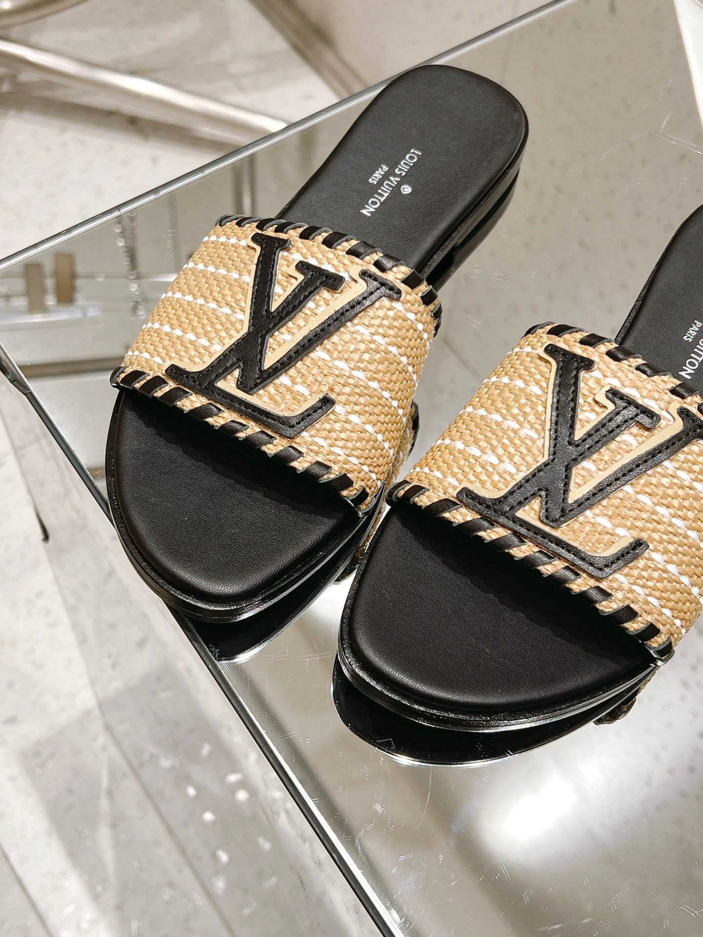 Louis Vuitton New Straw Sandals - Image 7