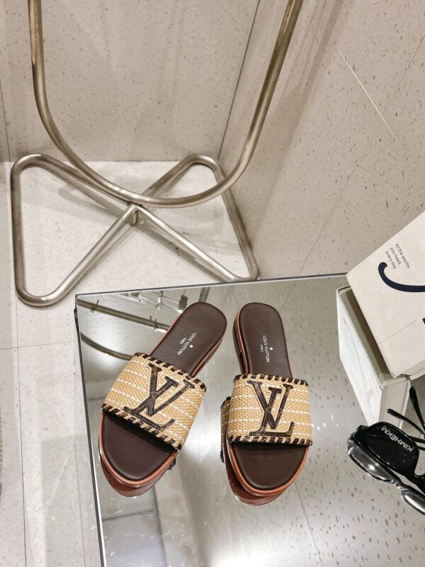 Louis Vuitton New Straw Sandals