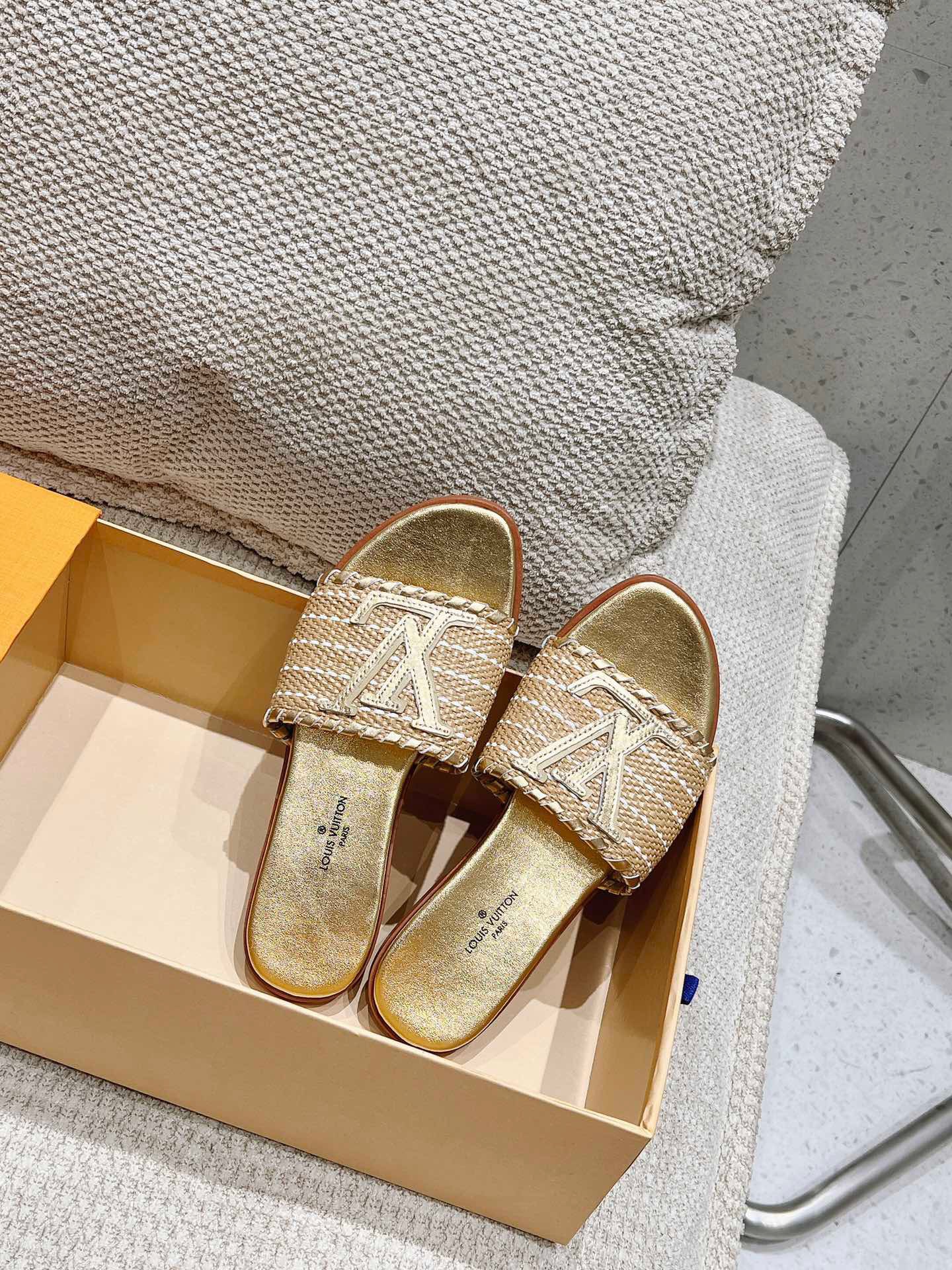 Louis Vuitton New Straw Sandals - Image 5