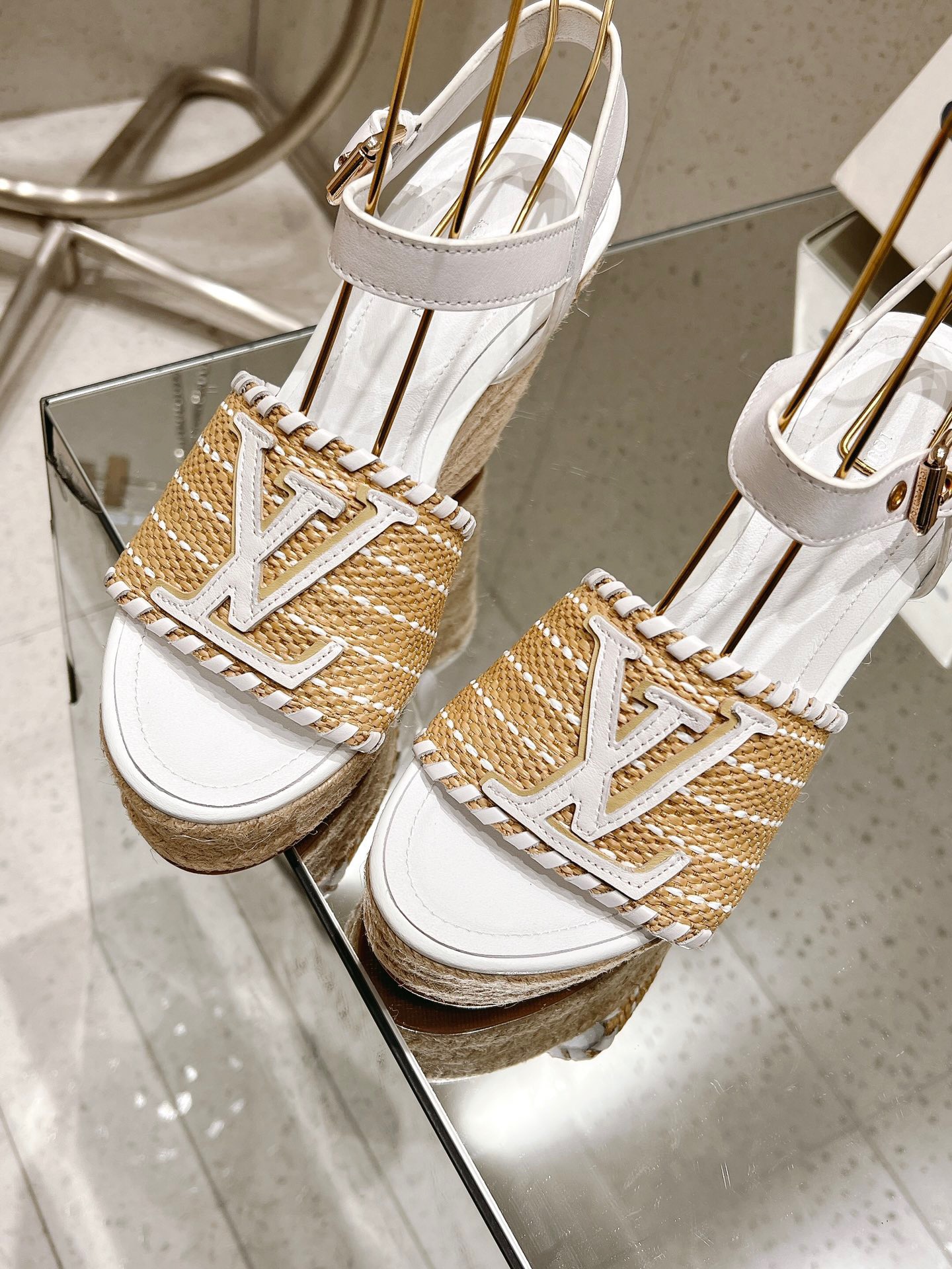 Louis Vuitton New Straw Heel Sandals - Image 7