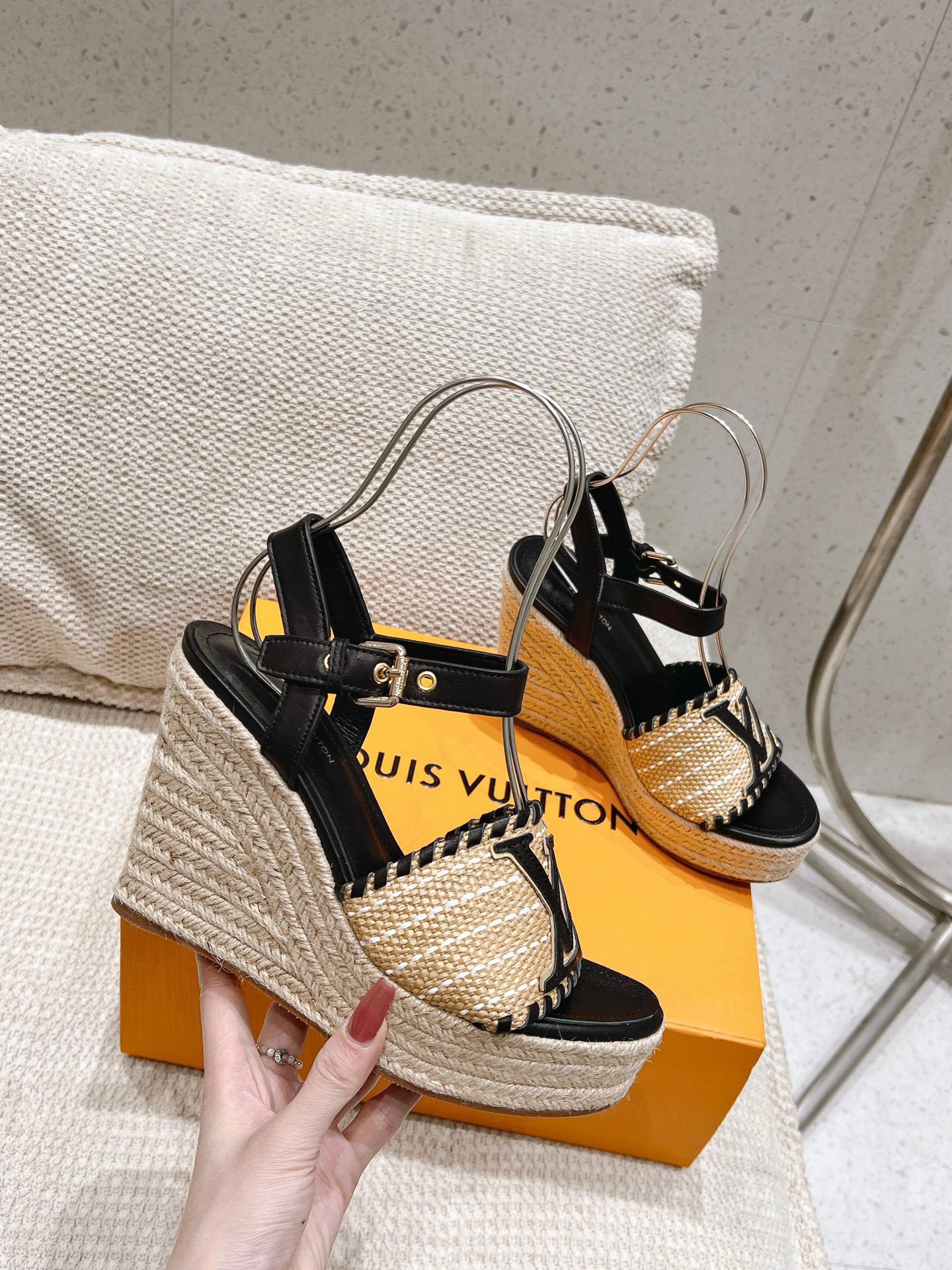 Louis Vuitton New Straw Heel Sandals - Image 6
