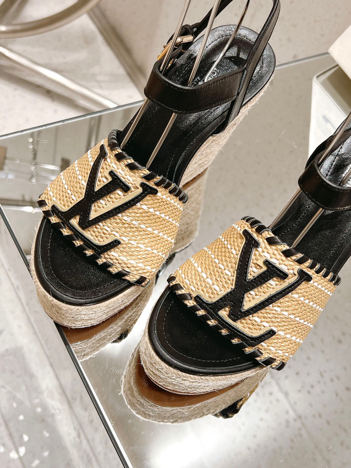 Louis Vuitton New Straw Heel Sandals - Image 7