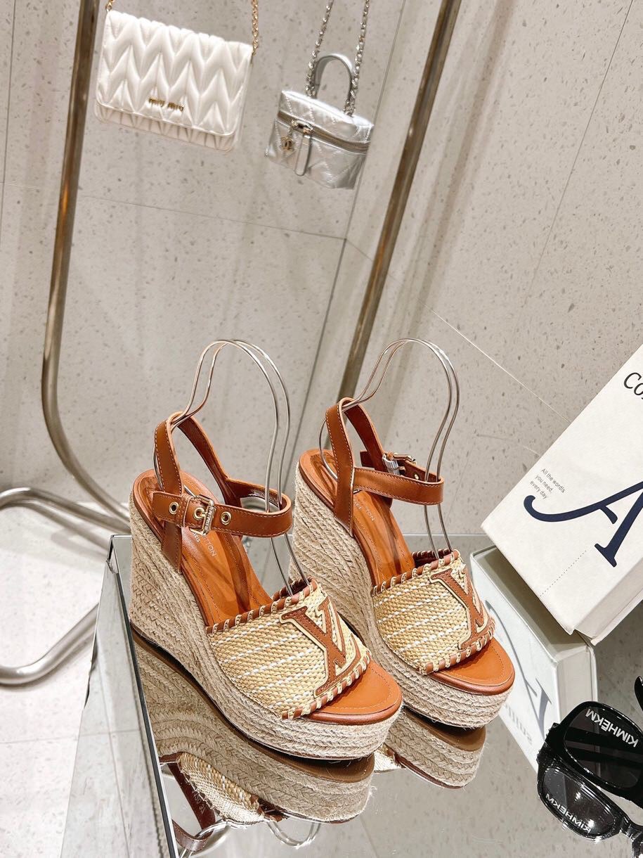 Louis Vuitton New Straw Heel Sandals - Image 3