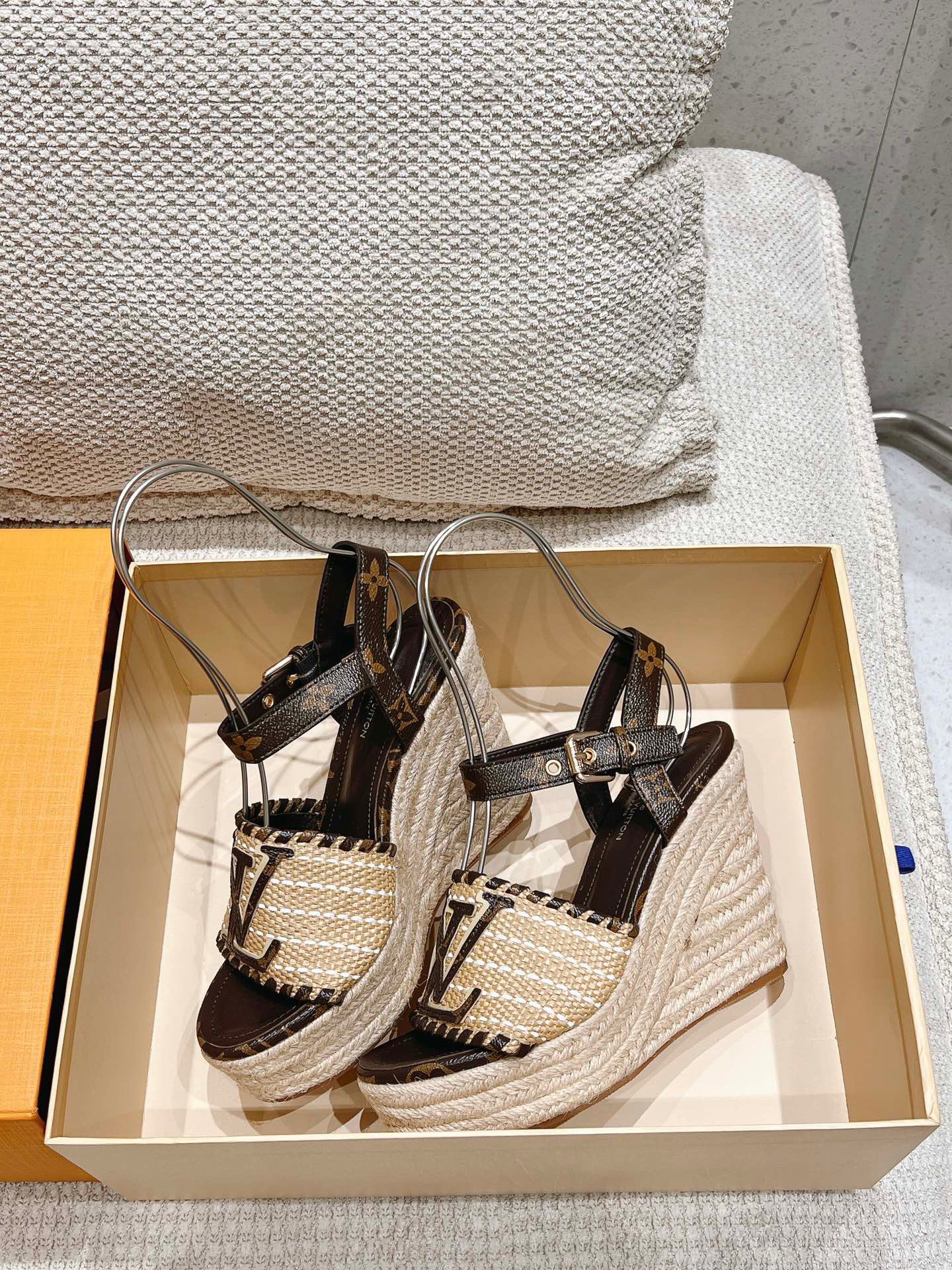 Louis Vuitton New Straw Heel Sandals - Image 5